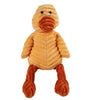 Juguete de masticar para perro de peluche naranja con molares y patas marrones.