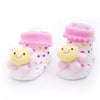 Paar rosa flauschiger Cartoon-Tierbaby-Socken mit gelben Gesichtern