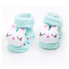 Paar hellblauer Baby-Socken mit niedlichen Cartoon-Tiergesichtern