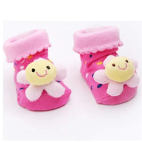 Paar rosa flauschiger Socken mit gelben Cartoon-Tiergesichtern für Kleinkinder