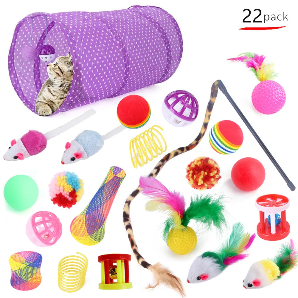 Eine Sammlung von 22 interaktiven Katzenspielzeugen, darunter ein lila Stoffspielzeug, verschiedene Spinner, Bälle und Feders