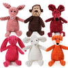 Colección de seis juguetes masticables para perros en forma de molares de peluche en colores rosa, marrón, rojo y naranja