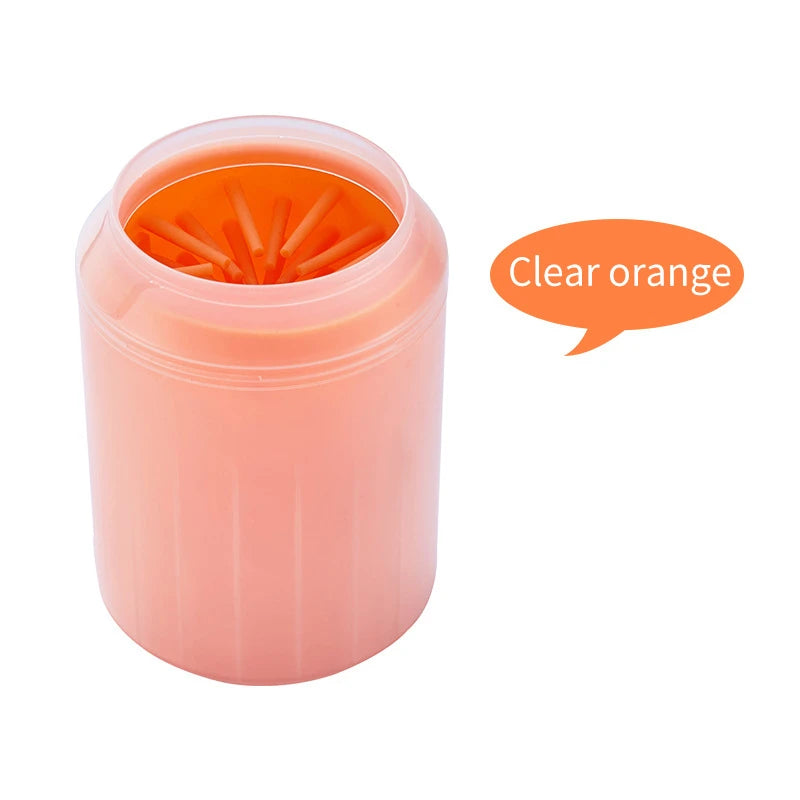 Klare orangefarbene Silikon-Pfotenbürste für Haustiere in pinker Dose.