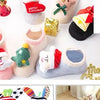 Eine Sammlung süßer Cartoon-Baby-Socken für Kleinkinder in verschiedenen Farben und Designs.