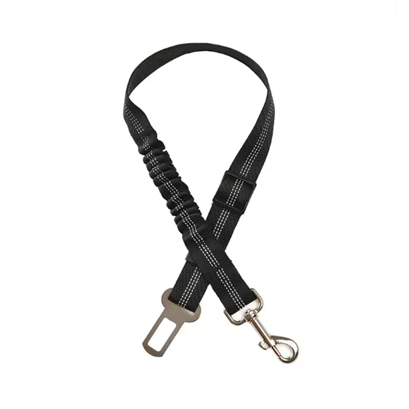 Arnés de seguridad para coche de perro negro y duradero con correa amortiguadora y clip metálico.