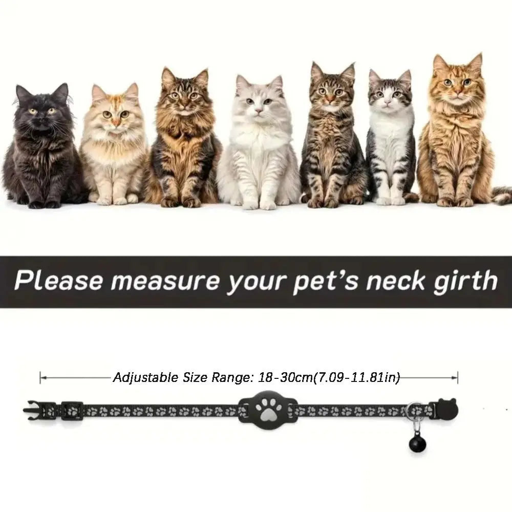 Una fila de nueve gatos domésticos en diversas poses y colores demostrando el ajuste de un collar rastreador para mascotas aj