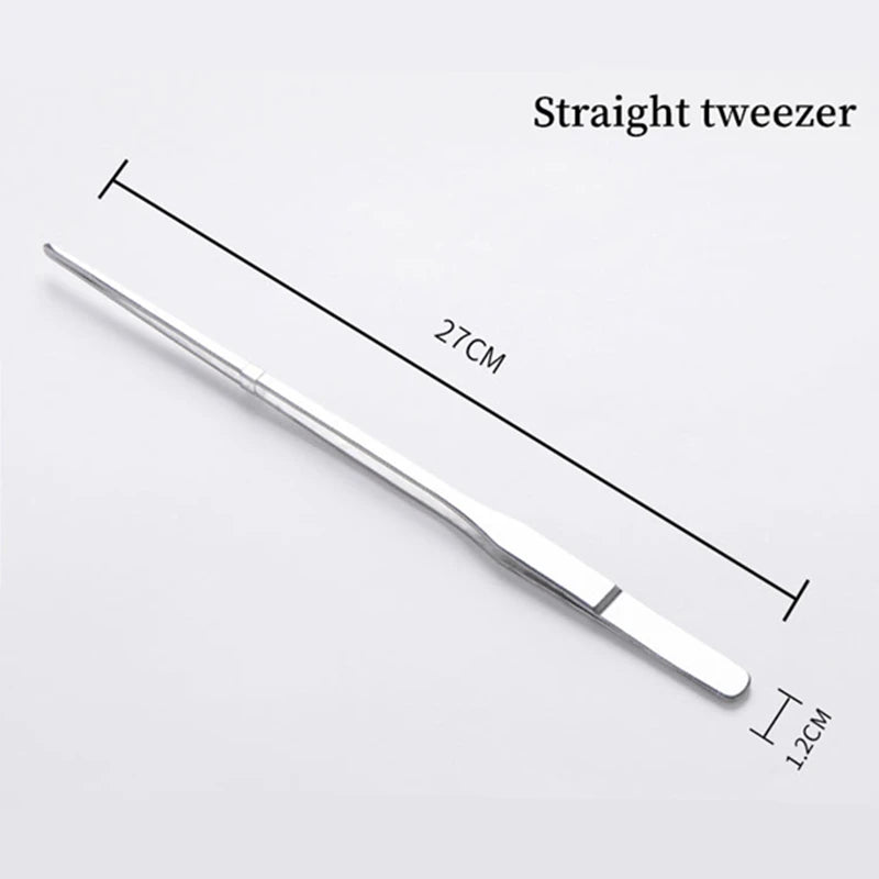 Pinza recta de acero inoxidable con 27 cm de largo y una punta de 1.2 cm.