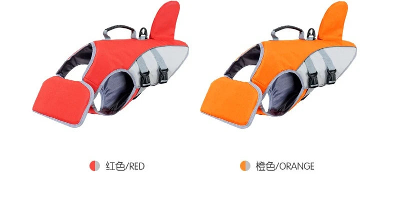 Deux gilets de sauvetage pour chiens durables, un rouge et un orange, vus de côté.