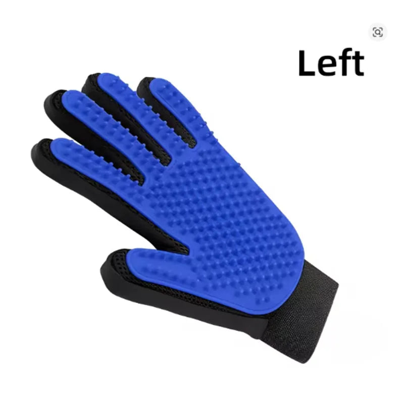 Blaues Silikon-Tierhaar-Kamm und Massagebürste von der Handseite aus