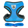 Set de arnés y correa para mascota azul con correa negra y material de malla.