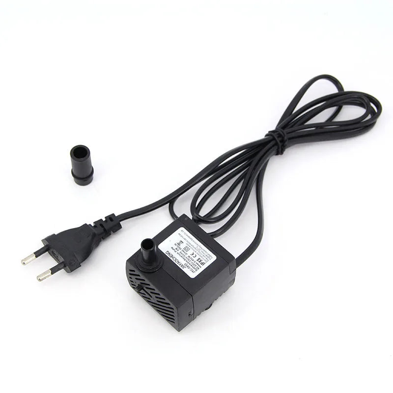 Pompe submersible noire avec cordon et connecteur pour aquariums et fontaines