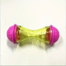 Jouet en plastique rose vif et jaune conçu comme distributeur automatique pour chats.