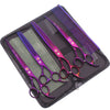 Set aus Edelstahl-Grooming-Schere und Kamm in Violett und Silber in einer dunklen Tasche.
