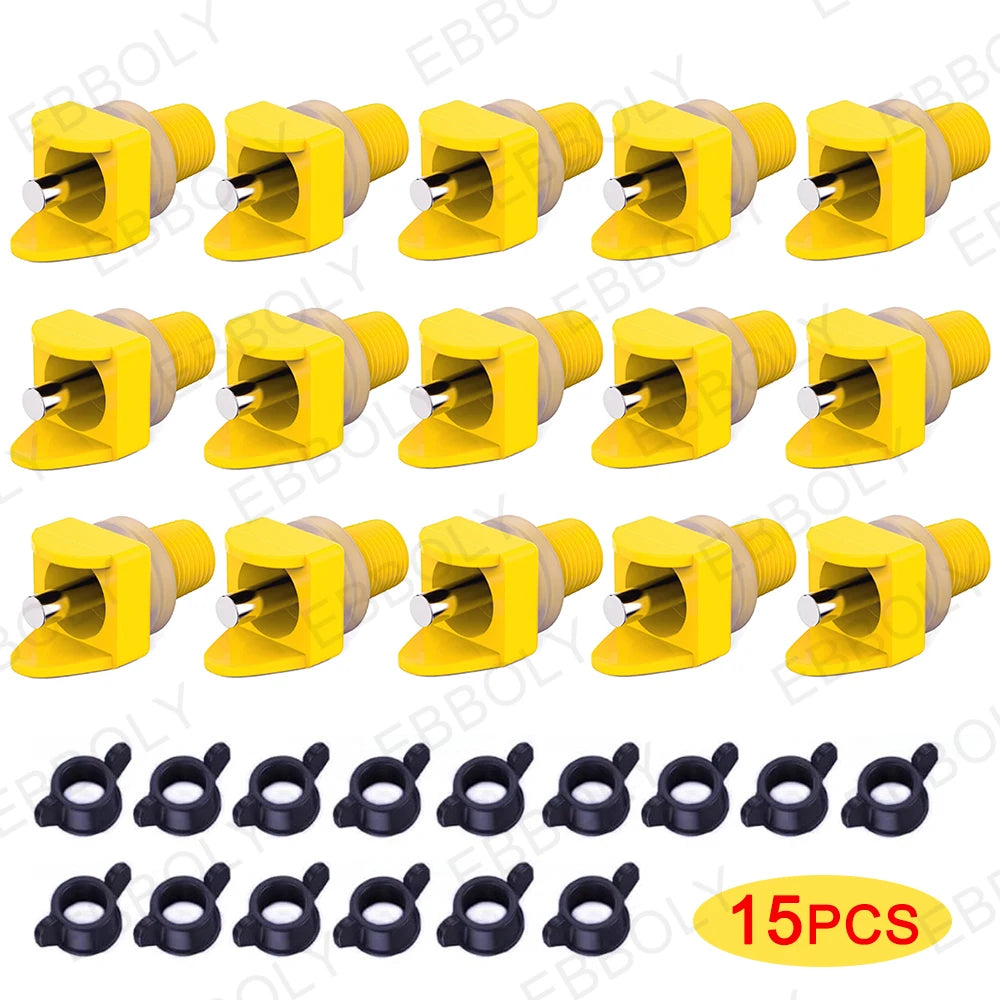 Un jeu de 15 tétines automatiques jaunes et noires pour eau de poulets.