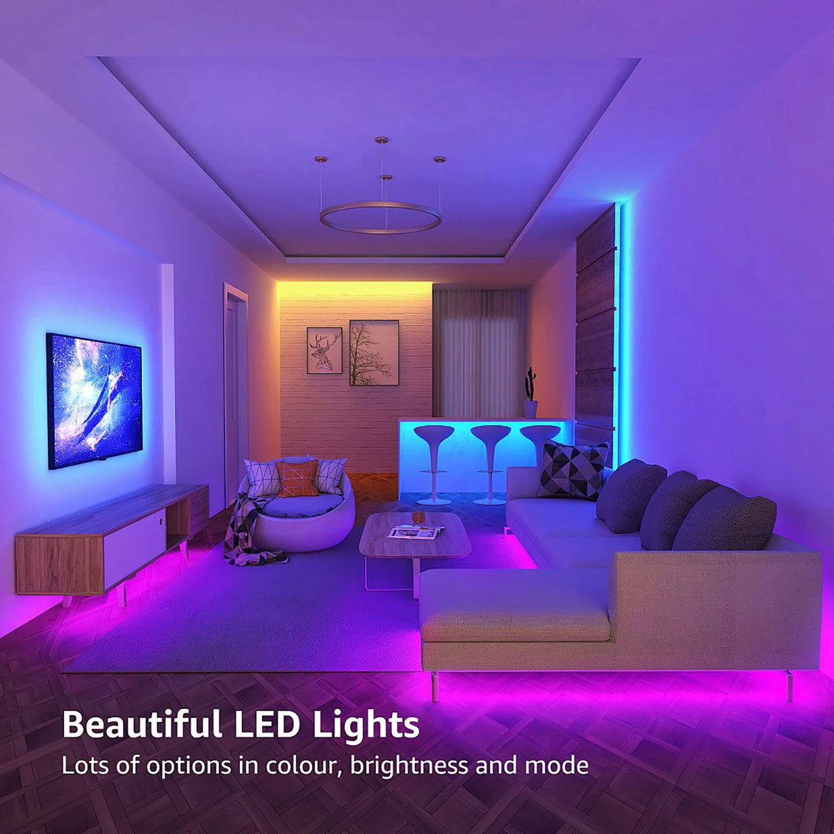 Modernes Wohnzimmer, beleuchtet von lila LED-Streifen und einem Kronleuchter.