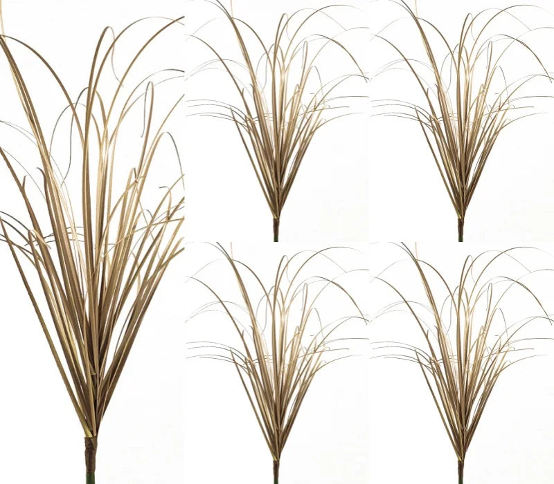 Quatre brumes d'herbe d'oignon séchée, décoration miniature de jardin aux tons brun doré.