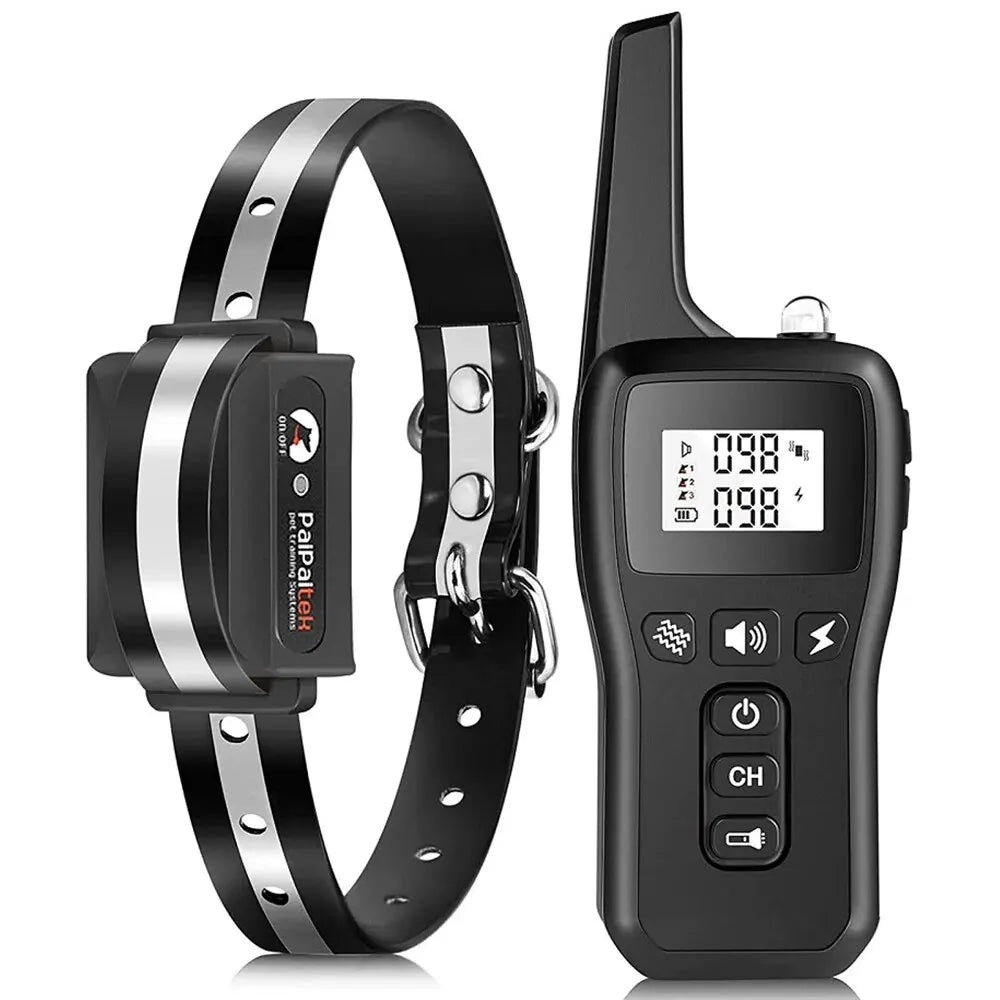 Collier d'éducation pour chien noir et son télécommande correspondant.
