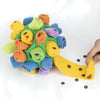 Buntes Fleece-Snuffle-Spielzeug für Hunde aus verschiedentextureden Stoffstücken.