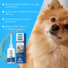 Eine Flasche Ohrreinigungslösung neben dem Ohr eines flauschigen Hundes.