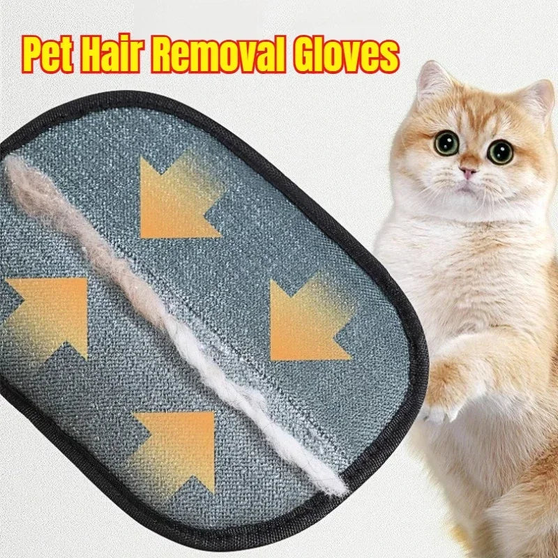 Ein flauschiger orange Kater neben einem grauen Tierhaarentfernungshandschuh mit mehreren Pfeilen.