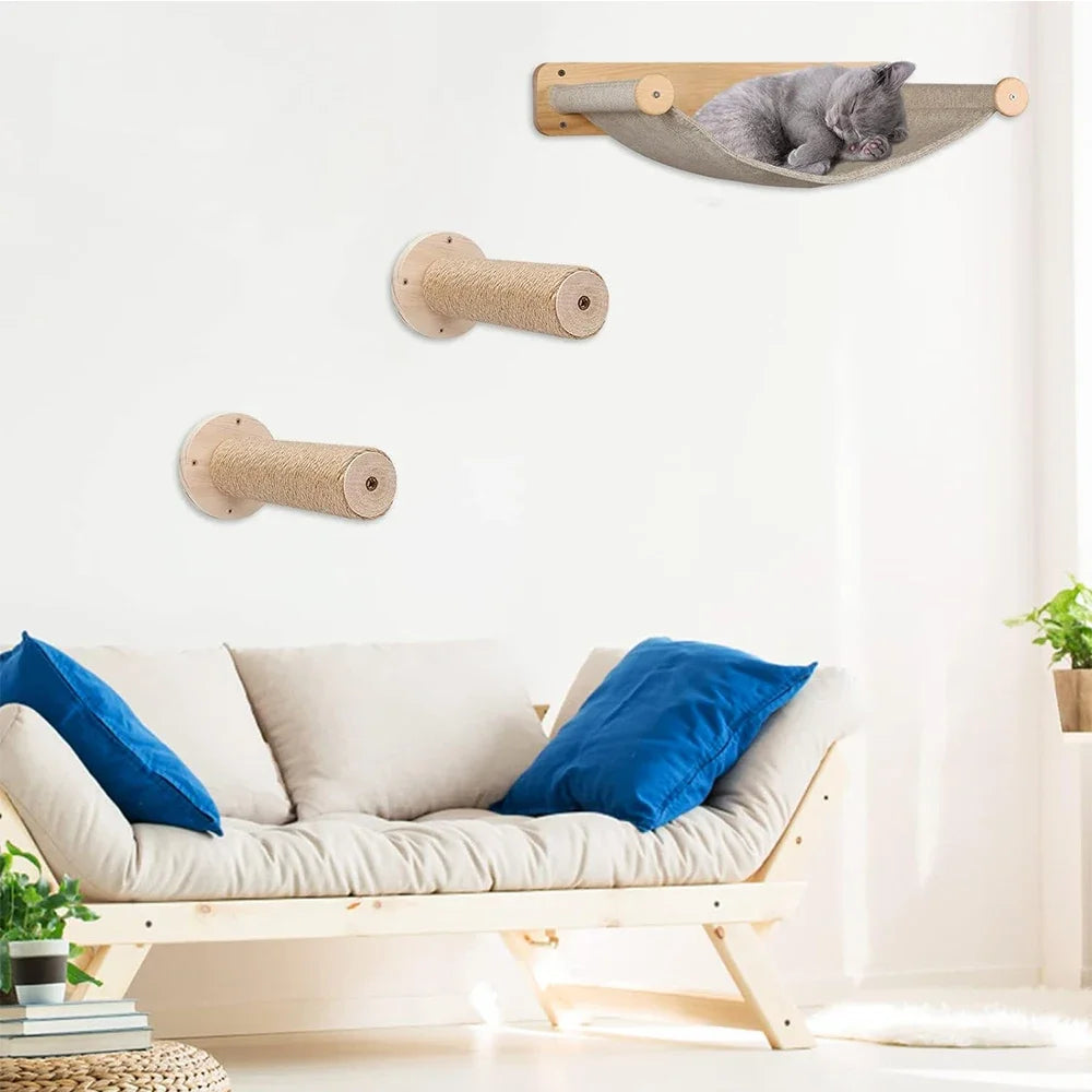 Mehrzweck-Wandmontierte Katzenkletterregale mit Holzgriffen, präsentiert an einer weißen Wand.
