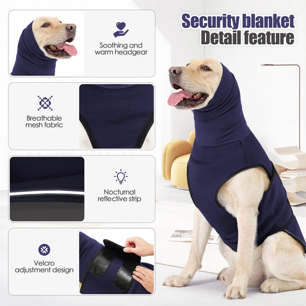 Un perro vistiendo un chaleco con detalles de manta de seguridad azul oscuro y diseño relajante para el cuello.