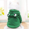 Grüne, froschförmige Hoodie für Haustiere mit großen Augen und strukturiertem Stoff.