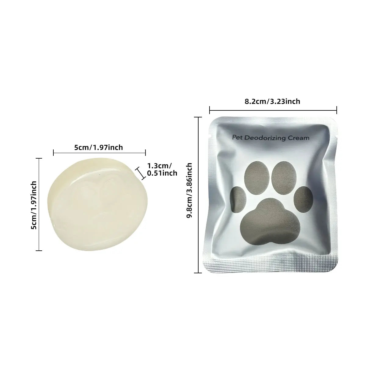 Un paquet de crème désodorisante pour animaux en sachet en feuille d'aluminium avec des formes de pattes pour les litières