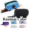 Una colección de bolsas y dispensadores para excrementos de mascotas en negro y azul, con varios patrones y colores.