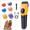 Professioneller Haartrimmer in gelb und schwarz mit verschiedenen Aufsätzen neben zwei flauschigen Hunden.