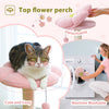 Rosa Blumen-Kletterbaum für Katzen mit abnehmbare Sisal-Hängematte neben einer Hauskatze.