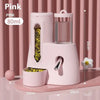 Râtelier automatique et distributeur d'eau rose pour hamsters, présenté sur une surface rose.