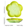 Bol à animaux en céramique vert lime avec texture et support en bois assorti.