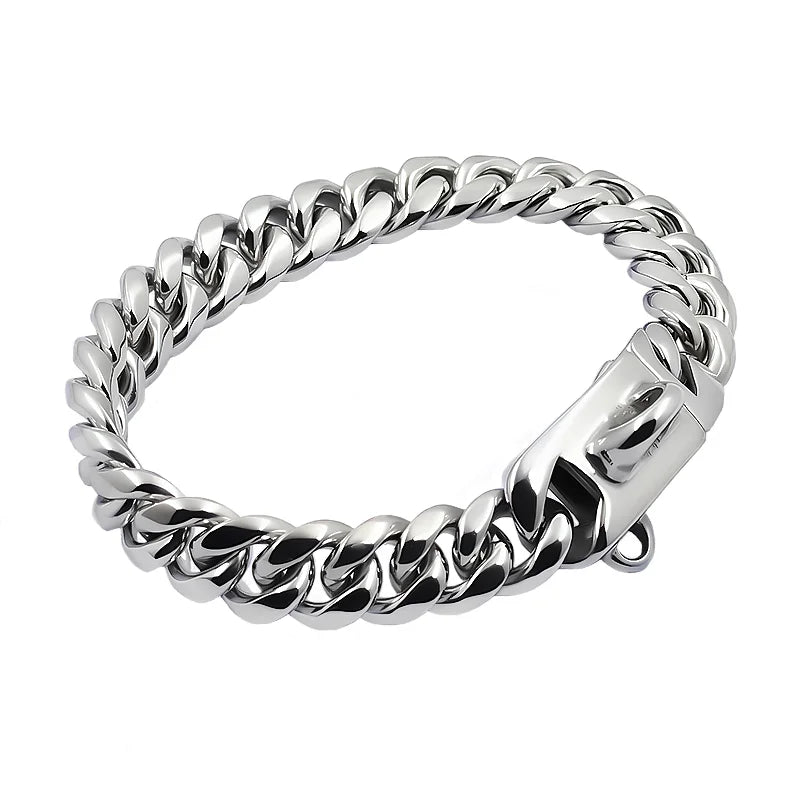 Collier de chien en acier inoxydable argenté avec design à maillons cubains.
