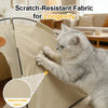 Un chat gris interagit avec une tente lit parasol en tissu résistant aux rayures beige.