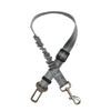 Arnés de seguridad para coche de perro gris y duradero con cinturón amortiguador acolchado y clip metálico.