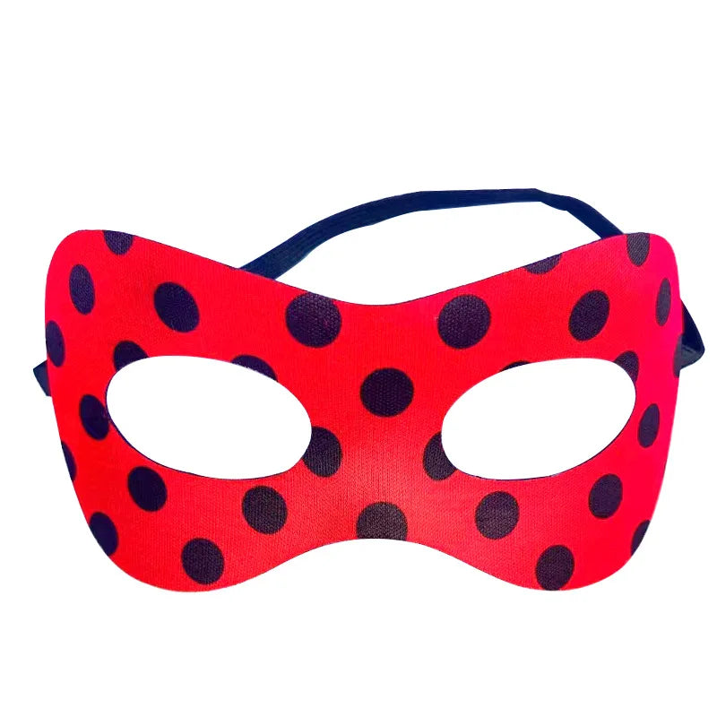 Rote Polka-Dot-Marienkäfermaske mit schwarzem Elastikriemen