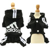 Schwarzer Adidas Hundanzug/Mantel auf einem Mannequin.