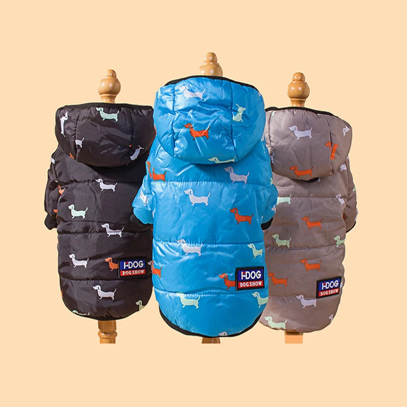 Tres abrigos con capucha térmicos acogedores para perros y gatos en negro, azul y gris.