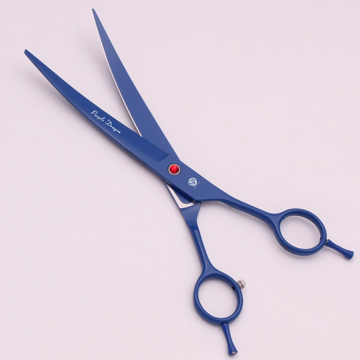 Ein Paar blaue, professionelle Edelstahl-Haarscheren für Haustiere mit silbernen Griffen und Klingen.