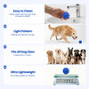 Ein blauer Silikon-Hundball wird gereinigt, und eine leichte Version des Balls wird auf einer digitalen Waage gezeigt.