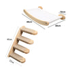 Holzwandmontiertes Katzenkletschregal mit weißer Kletterfläche und mehreren strukturierten Holzstufen.