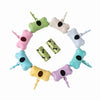 Dispensadores portátiles de bolsas para mascotas con forma de hueso en varios colores pastel.