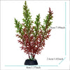 Une petite plante aquatique artificielle et touffue aux feuillages vert-rouge displayed dans un pot.