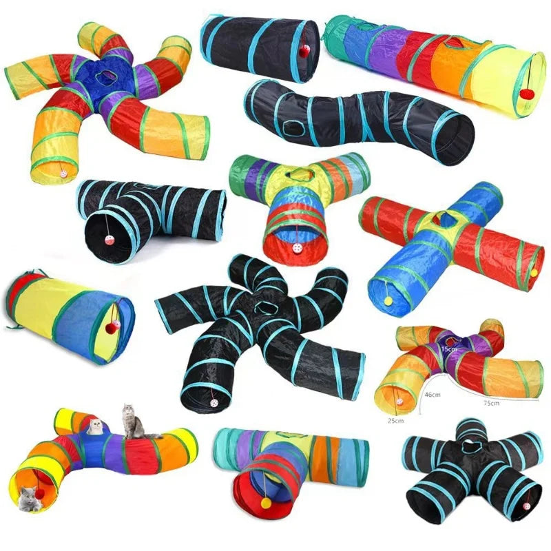 Eine Sammlung farbenfroher, zusammenklappbarer Hundetunnel und Spielzeuge für Indoor- und Outdoor-Spiele.