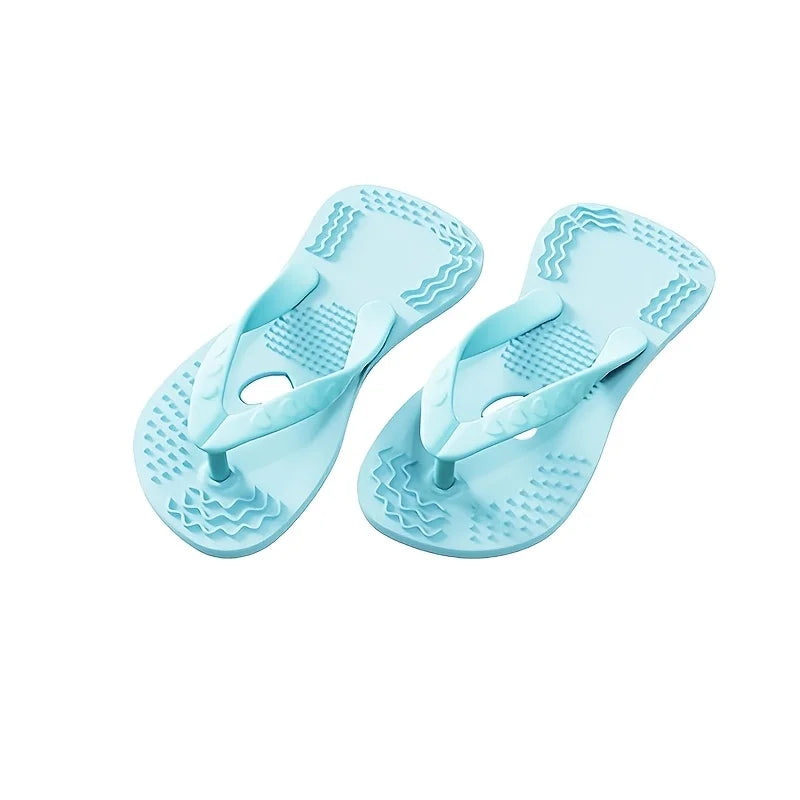 Paar hellblaue herzförmige Kau-Slipper für Welpen