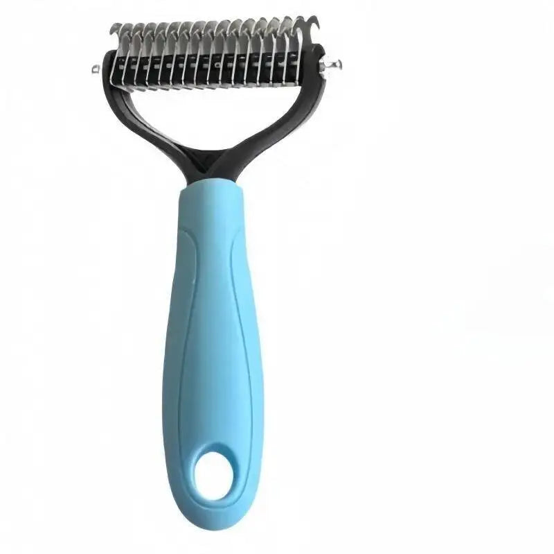 مشط إزالة شعر الحيوانات الأليفة باللون الأزرق الفاتح مع ملحق مشط معدني.