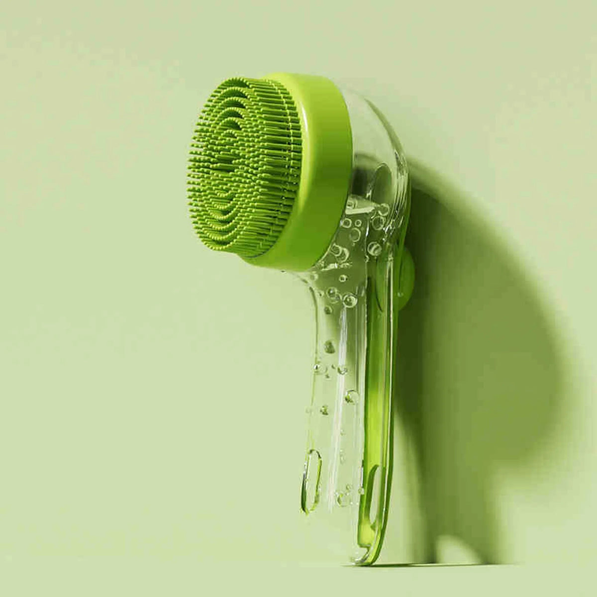 Brosse de bain en silicone vert lime pour animaux de compagnie avec poils texturés verts