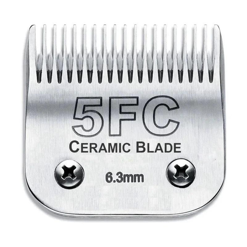 Vue rapprochée d'une lame en céramique 5FC avec des bords dentelés et une dimension de 6,3 mm.