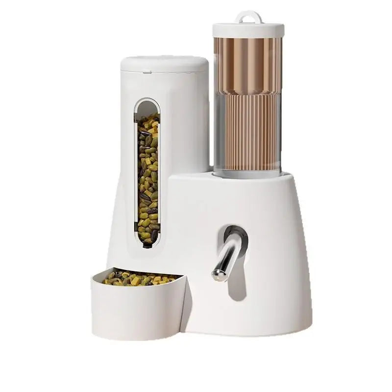 Un distributeur automatique de nourriture et d'eau blanc avec un couvercle métallique, conçu pour hamsters.